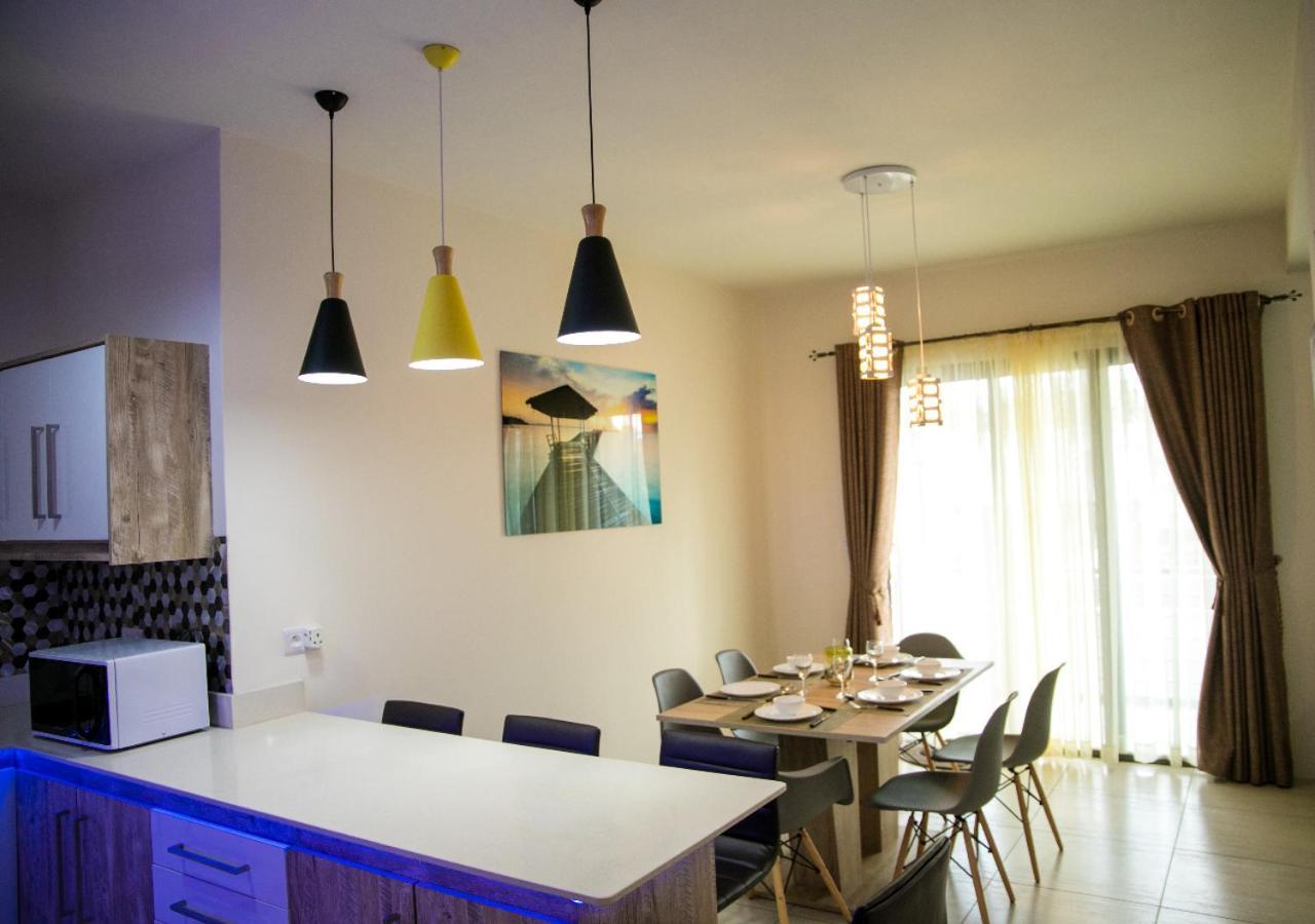 Luxury 2 Bedroom Apartment With Pool - Close To Flic-En-Flac Beach Bagian luar foto